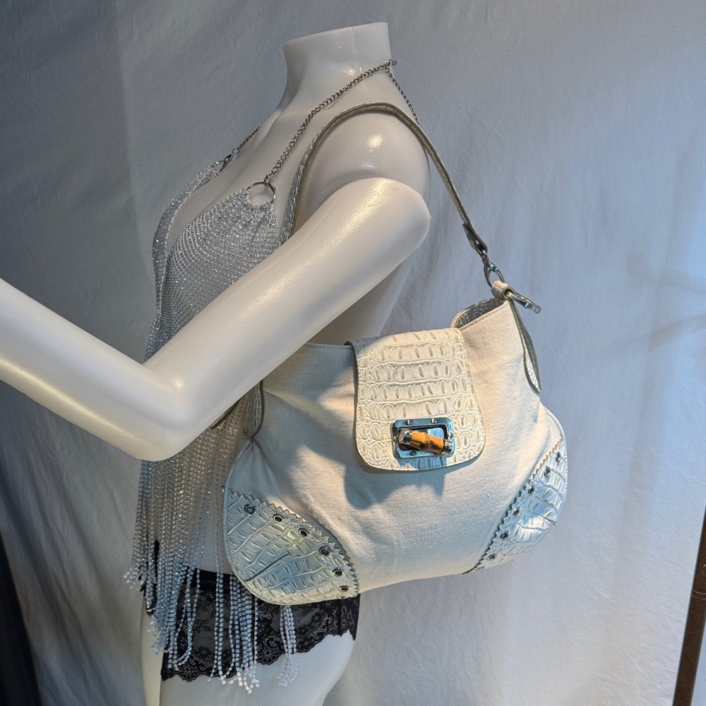Elegant White Crocodile-Embossed Shoulder Bag - Picture 2 of 14